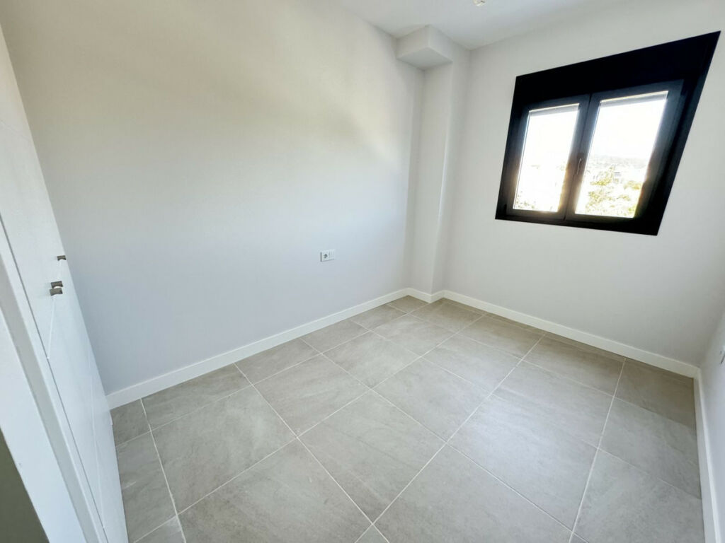 Middle Floor Apartment Estepona Málaga - image 12