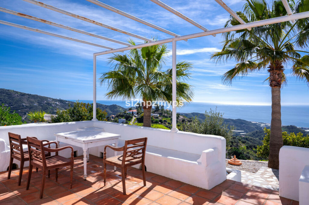 Detached Villa Sayalonga Málaga - image 12