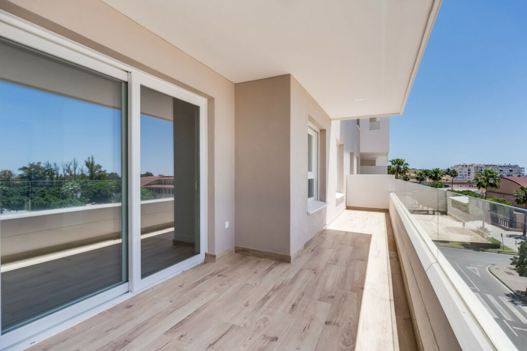 Middle Floor Apartment Nueva Andalucía Málaga - image 12