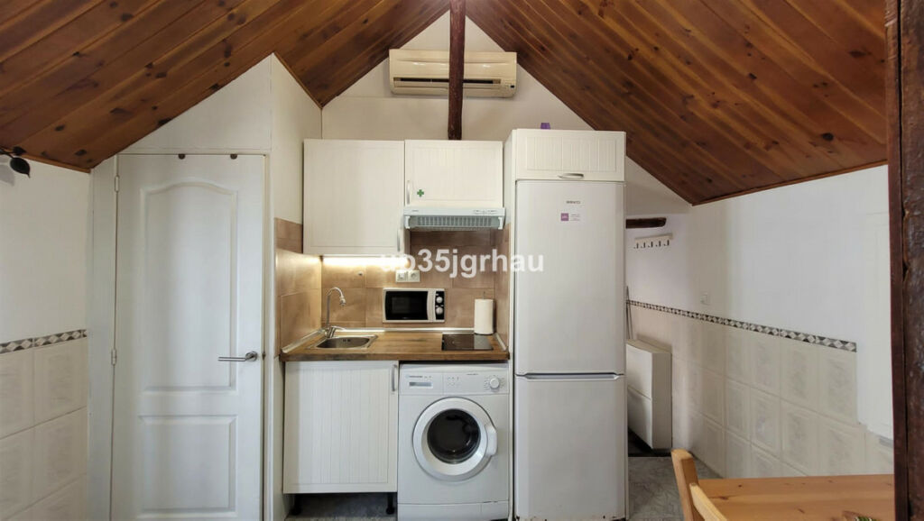 Middle Floor Studio Estepona Málaga - image 13