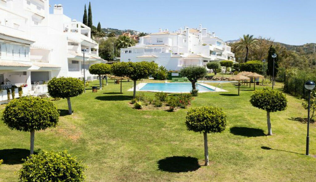 Ground Floor Apartment Río Real Málaga - image 13