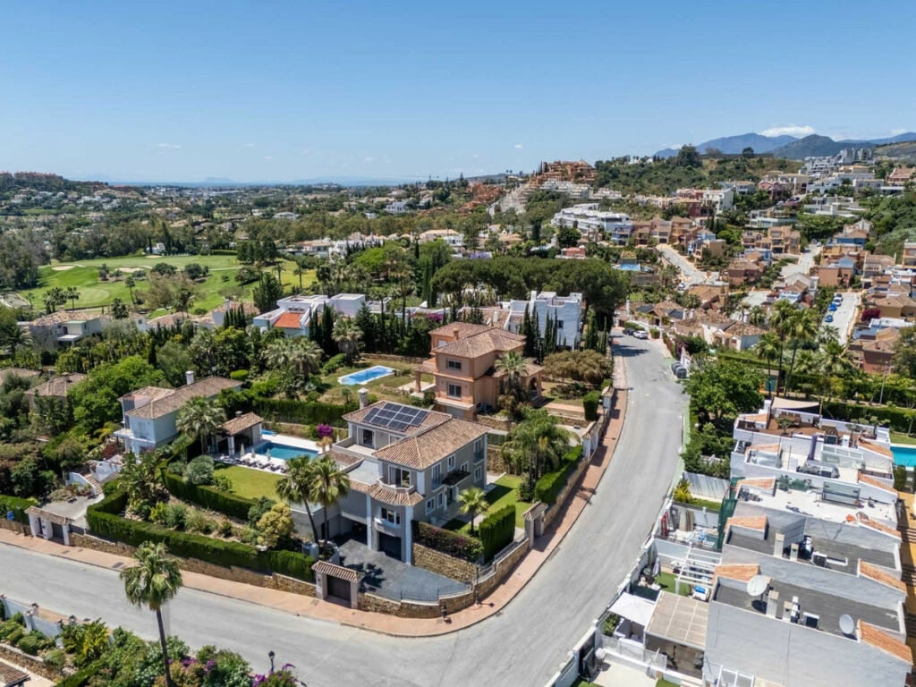 Detached Villa Nueva Andalucía Málaga - image 13
