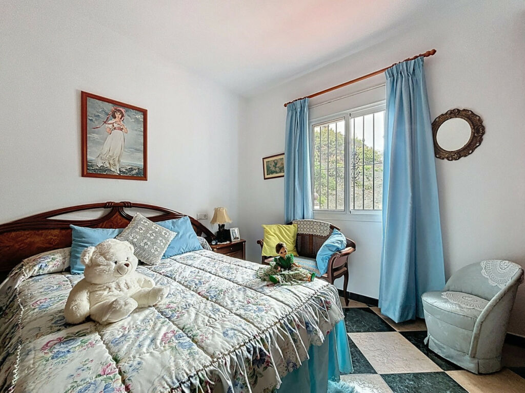 Detached Villa La Viñuela Málaga - image 13