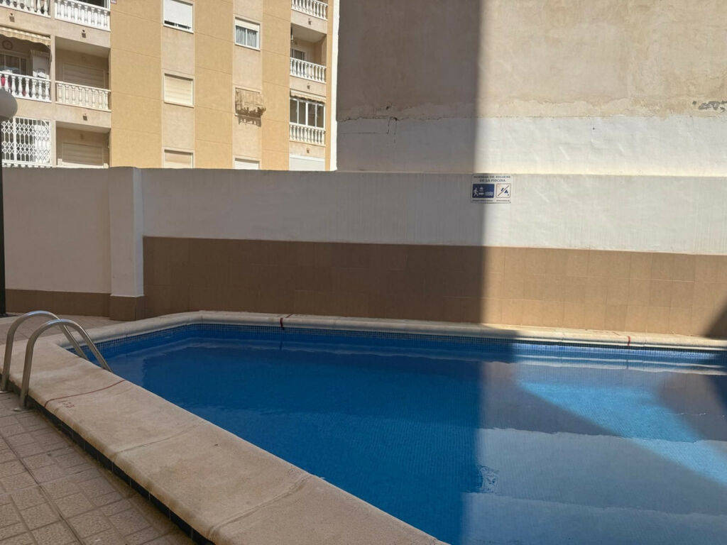Middle Floor Apartment Torrevieja Alicante - image 13