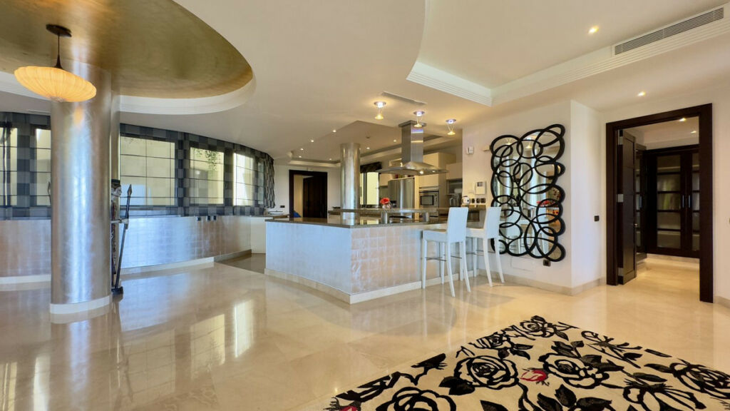 Middle Floor Apartment Puerto Banús Málaga - image 13