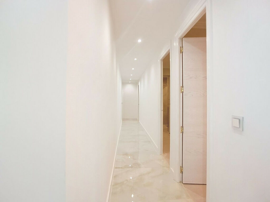 Middle Floor Apartment Estepona Málaga - image 13