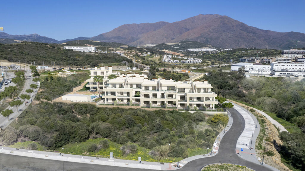 Middle Floor Apartment Estepona Málaga - image 13