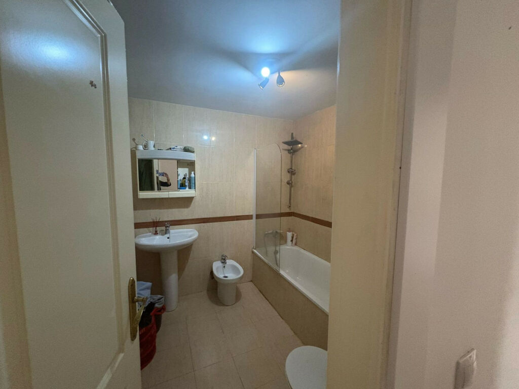 Middle Floor Apartment Los Pacos Málaga - image 13
