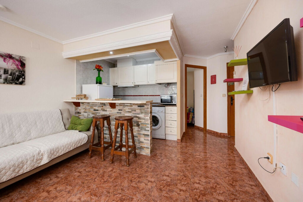 Middle Floor Apartment Torrevieja Alicante - image 13