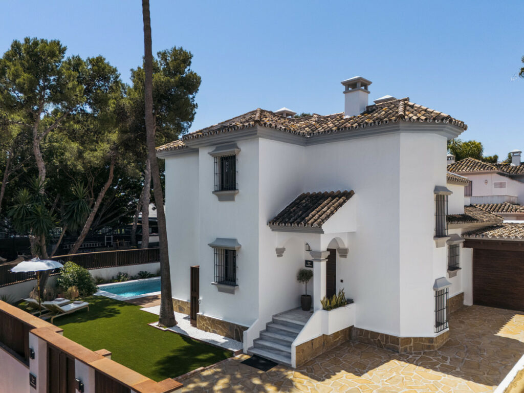 Detached Villa Nueva Andalucía Málaga - image 13
