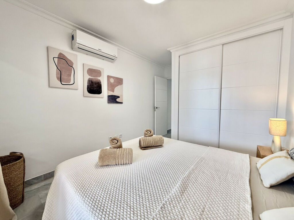 Middle Floor Apartment Nueva Andalucía Málaga - image 13