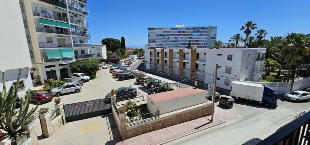 Middle Floor Apartment Benalmadena Málaga - image 11
