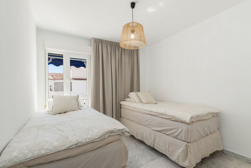 Penthouse Nueva Andalucía Málaga - image 13