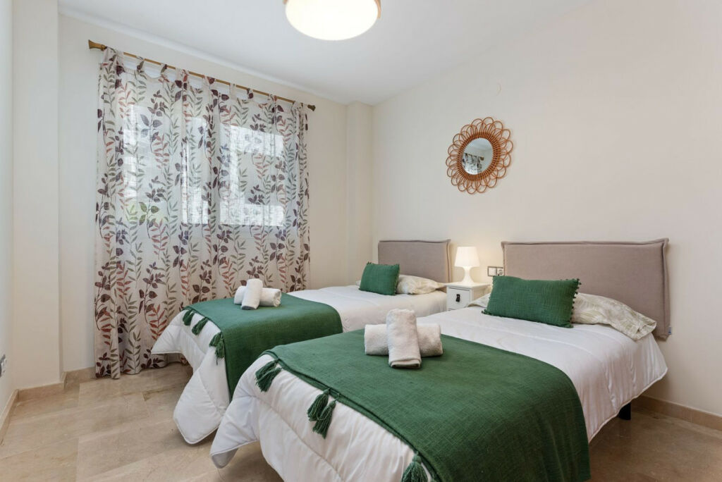 Middle Floor Apartment Casares Playa Málaga - image 13