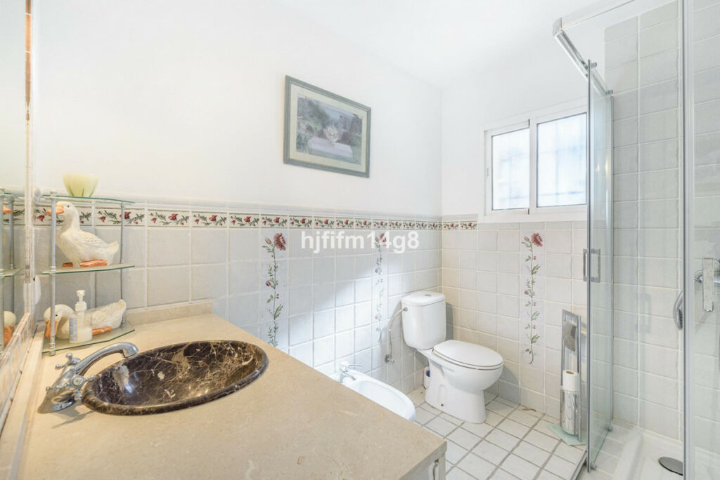 Detached Villa Nueva Andalucía Málaga - image 13