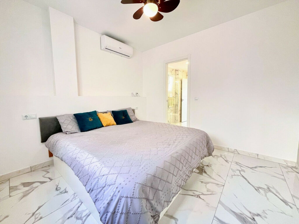 Middle Floor Apartment Villamartin Alicante - image 14