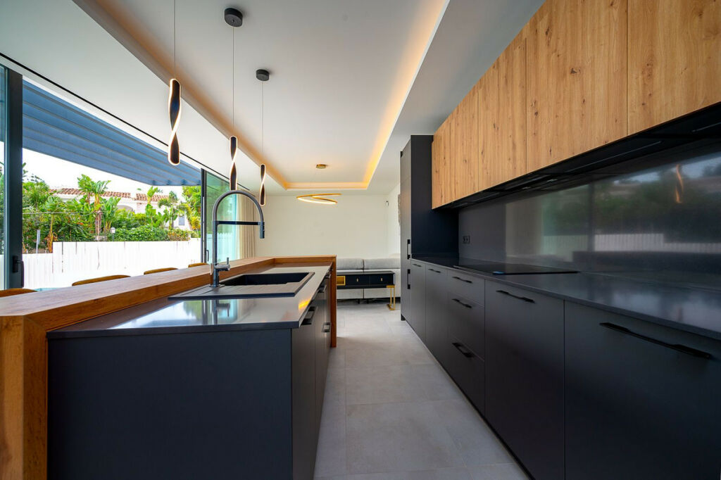 Detached Villa El Chaparral Málaga - image 13