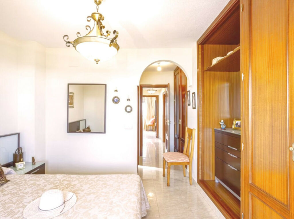 Middle Floor Apartment Fuengirola Málaga - image 13