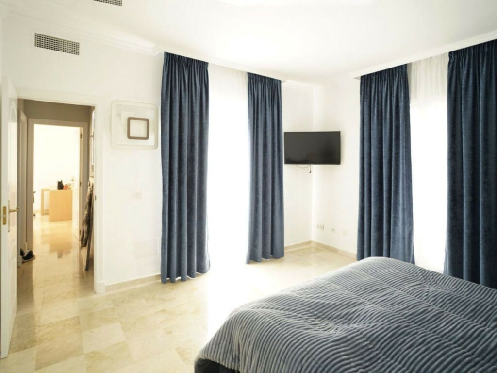 Townhouse Aloha Málaga - image 13