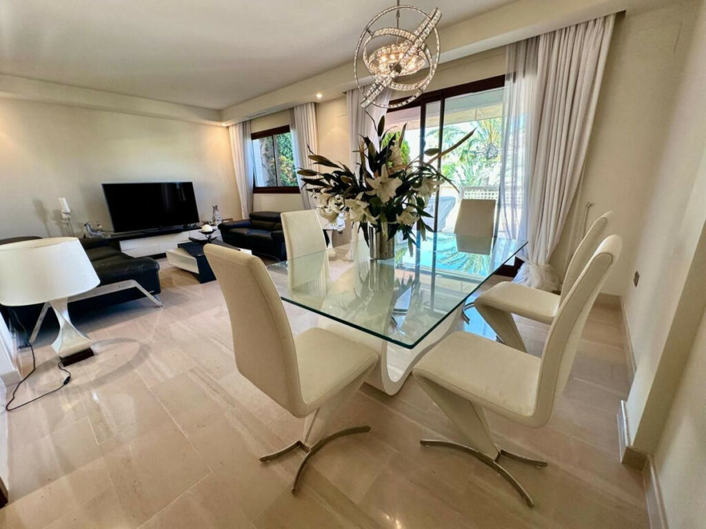 Penthouse Duplex Nueva Andalucía Málaga - image 11