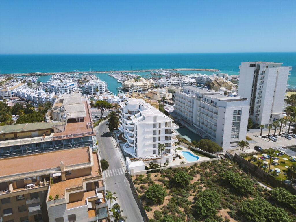 Middle Floor Apartment Benalmadena Málaga - image 13