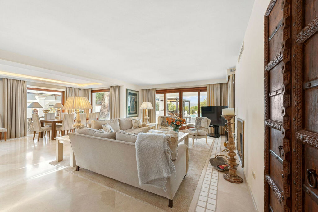 Detached Villa Nueva Andalucía Málaga - image 13