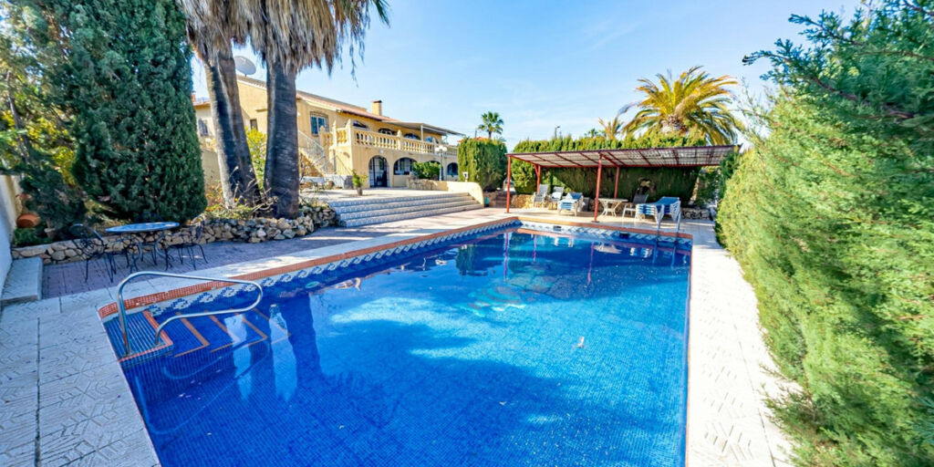 Detached Villa La Nucia Alicante - image 3