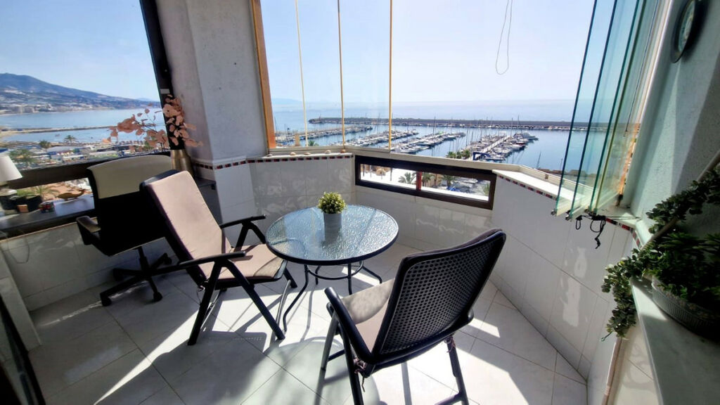 Middle Floor Apartment Fuengirola Málaga - image 13