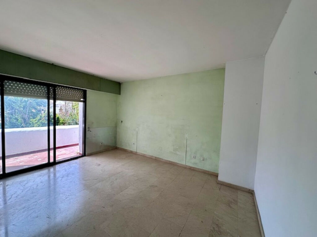 Middle Floor Apartment Estepona Málaga - image 13