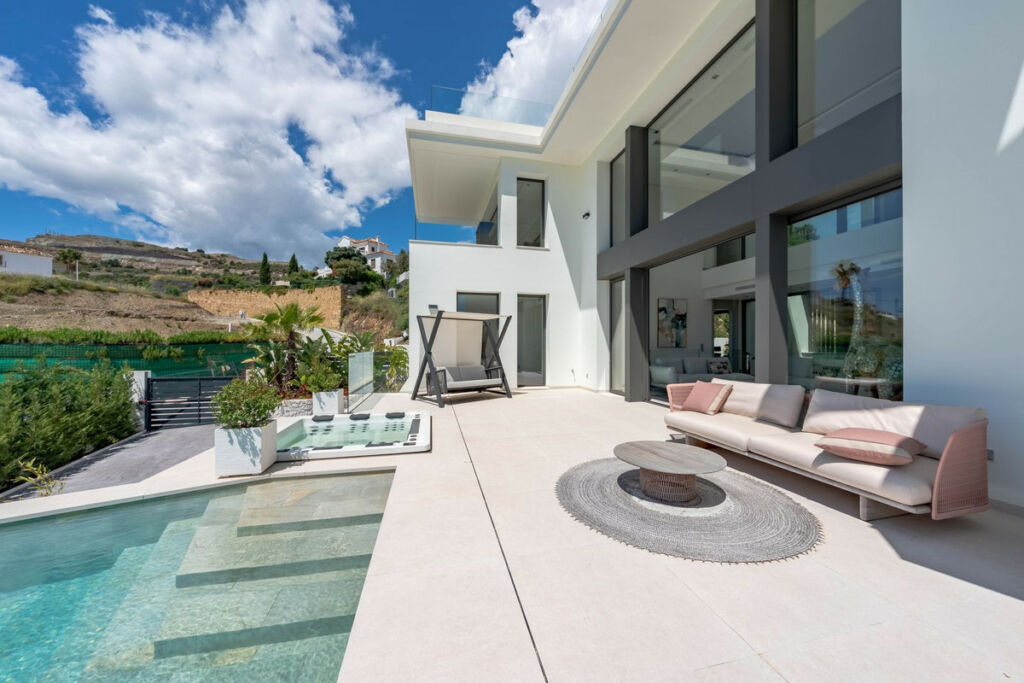 Detached Villa La Quinta Málaga - image 12