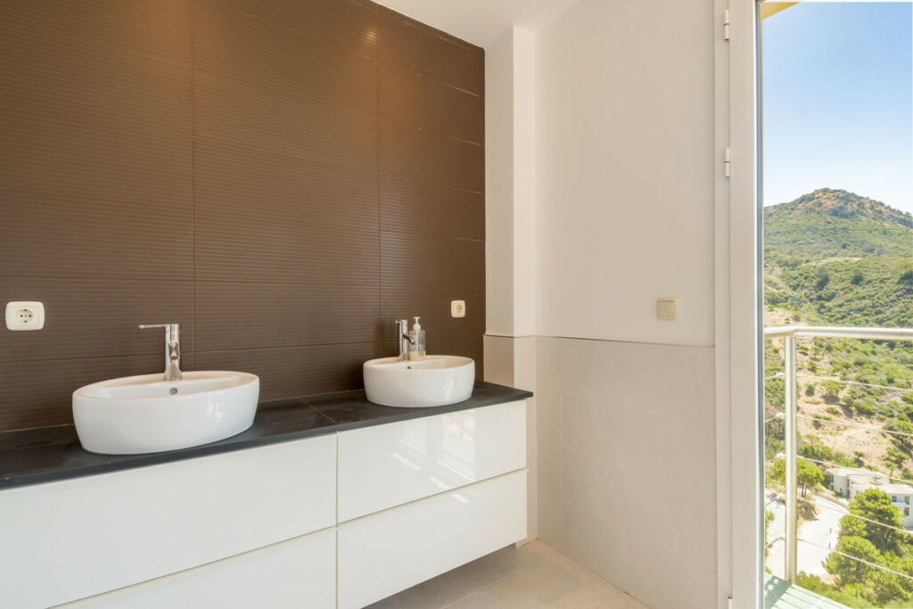 Detached Villa Benahavís Málaga - image 13
