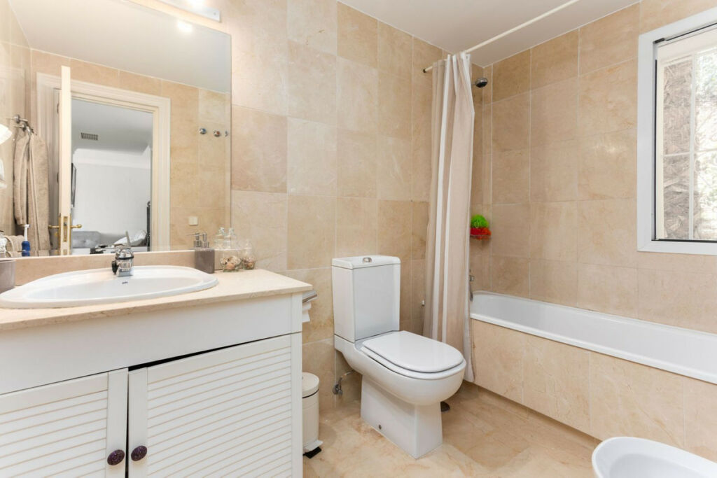 Middle Floor Apartment La Quinta Málaga - image 13