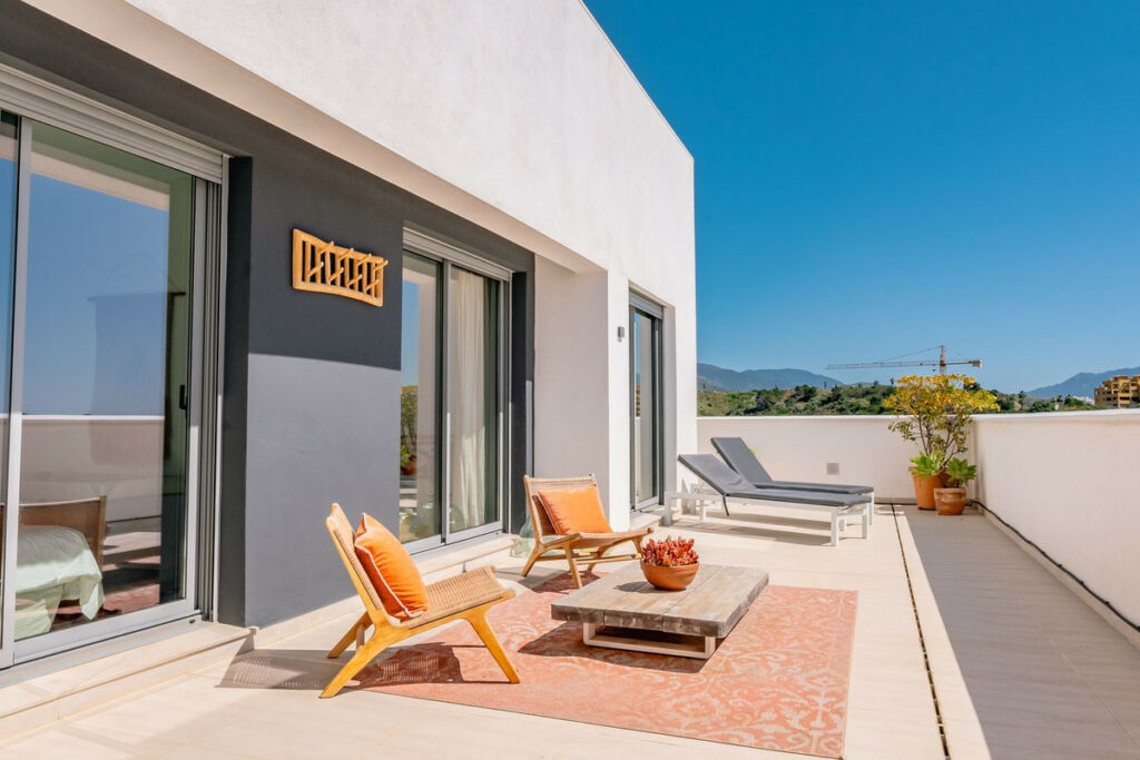 Top Floor Apartment Estepona Málaga - image 13