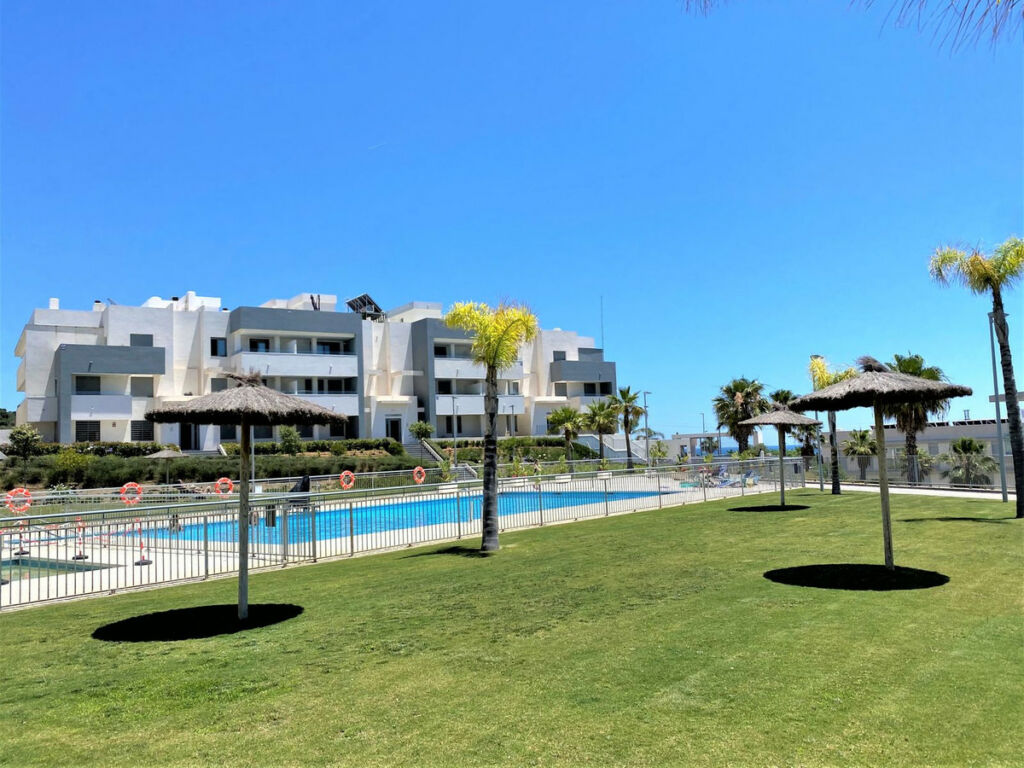 Middle Floor Apartment Estepona Málaga - image 14