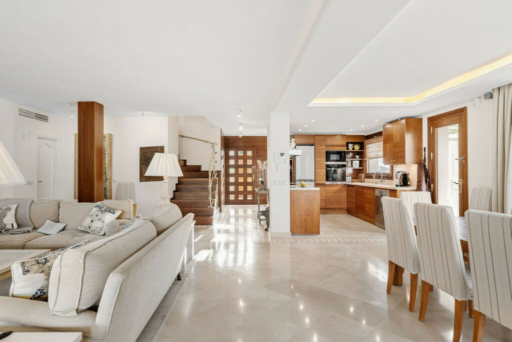 Detached Villa Nueva Andalucía Málaga - image 14
