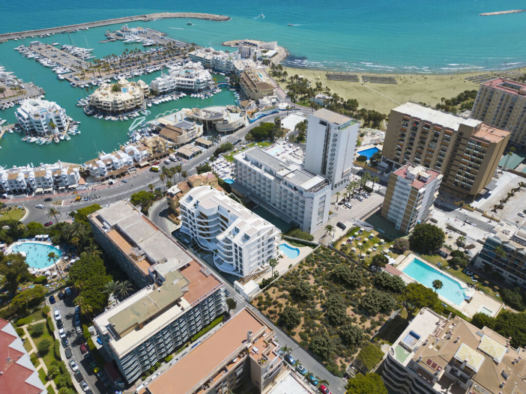 Middle Floor Apartment Benalmadena Málaga - image 14