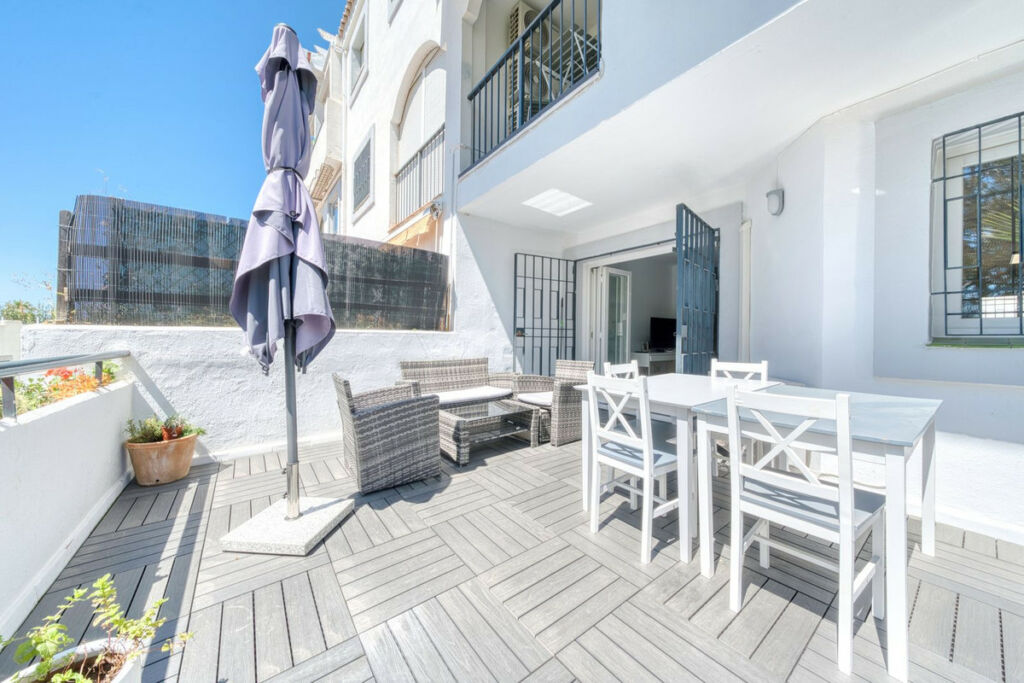 Townhouse Nueva Andalucía Málaga - image 3