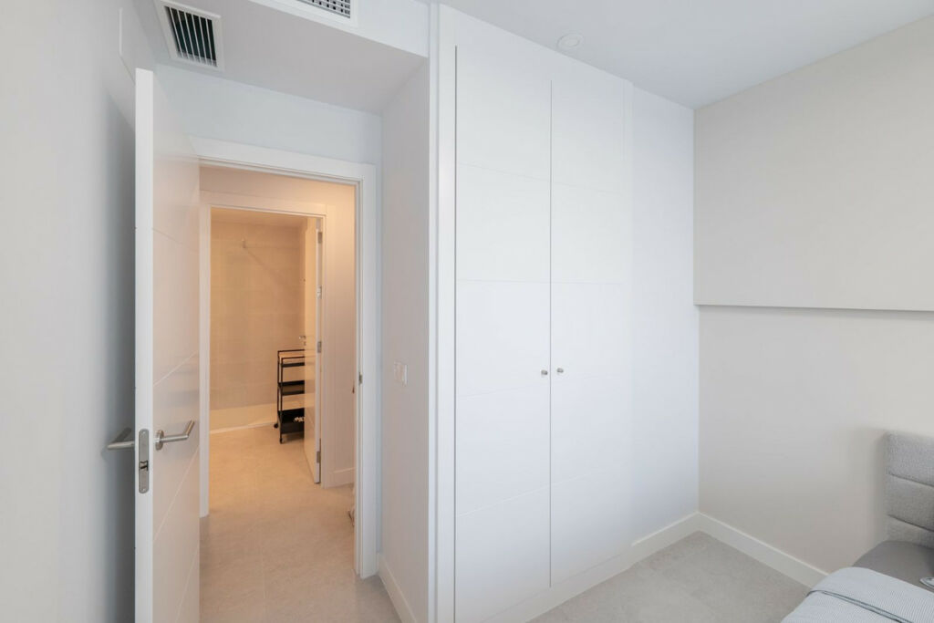 Middle Floor Apartment Estepona Málaga - image 19