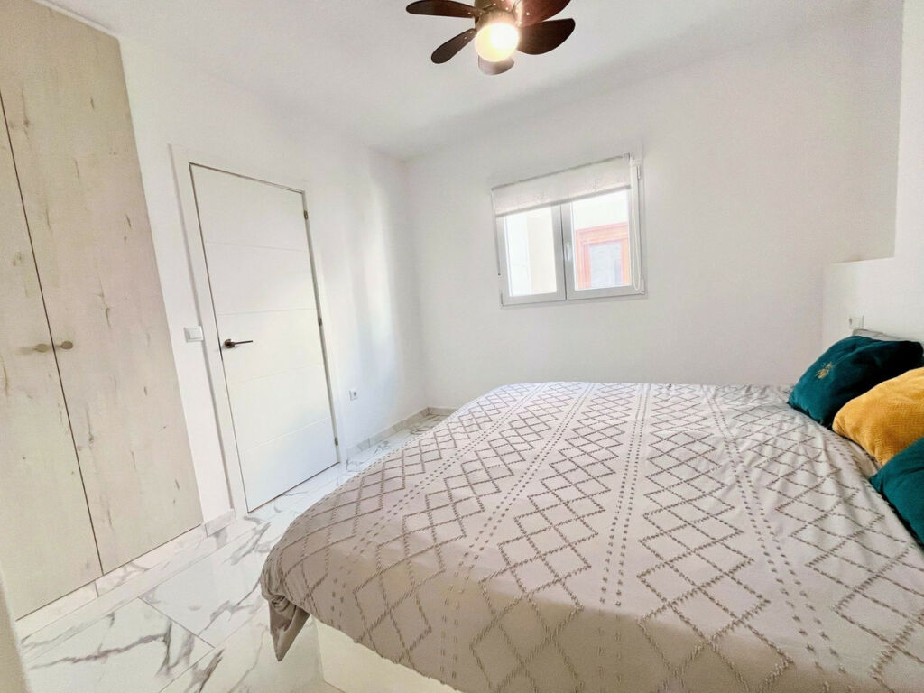 Middle Floor Apartment Villamartin Alicante - image 15