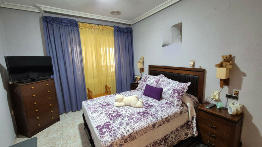 Middle Floor Apartment Torrevieja Alicante - image 14