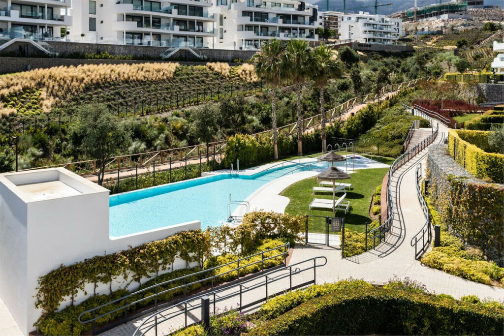 Middle Floor Apartment Higueron Málaga - image 14