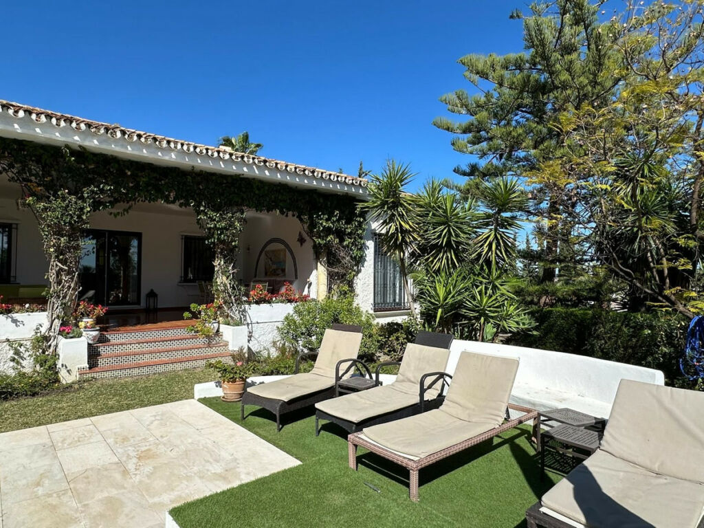 Detached Villa El Paraiso Málaga - image 26