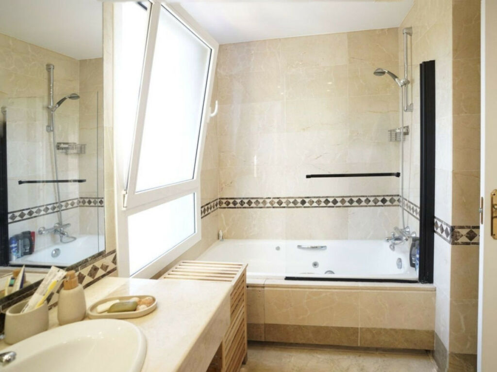 Townhouse Aloha Málaga - image 14