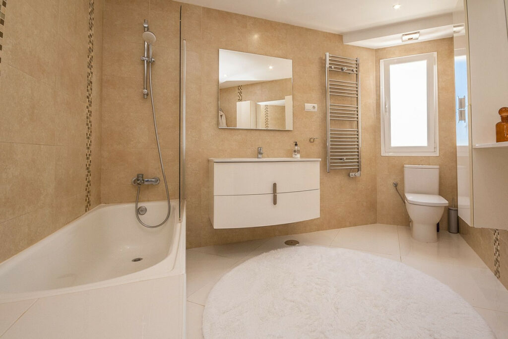 Detached Villa Estepona Málaga - image 14