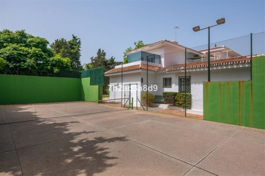 Detached Villa Calahonda Málaga - image 14