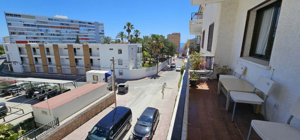 Middle Floor Apartment Benalmadena Málaga - image 3