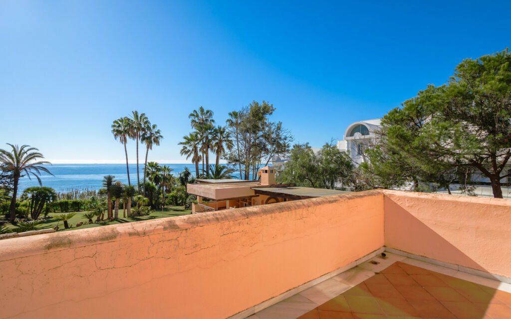Detached Villa New Golden Mile Málaga - image 14