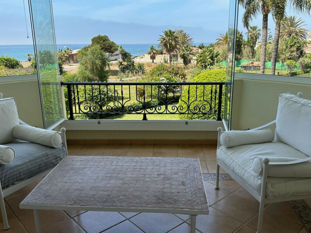 Middle Floor Apartment Elviria Málaga - image 14