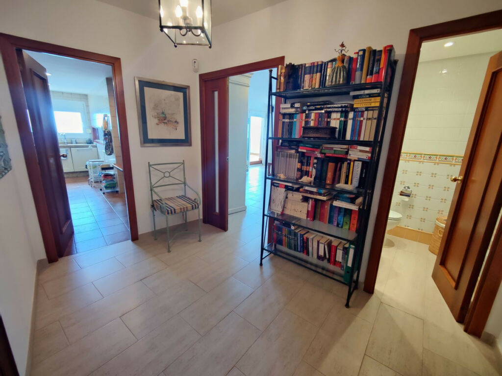 Middle Floor Apartment Estepona Málaga - image 13