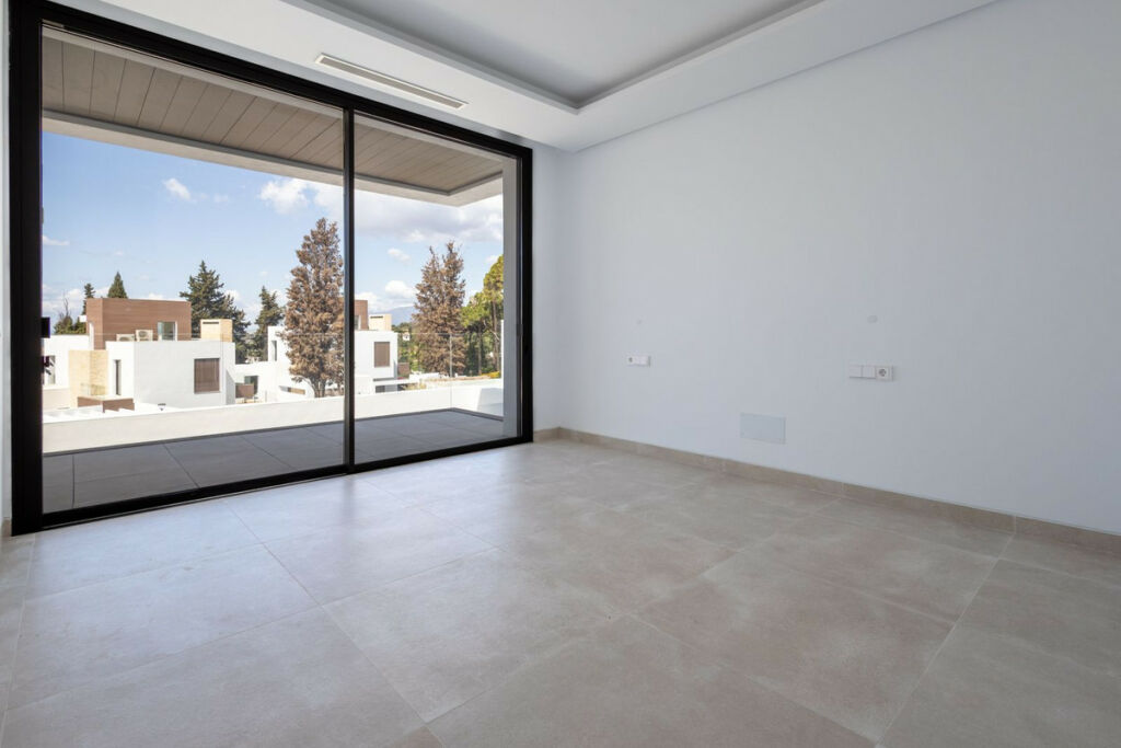 Detached Villa The Golden Mile Málaga - image 14